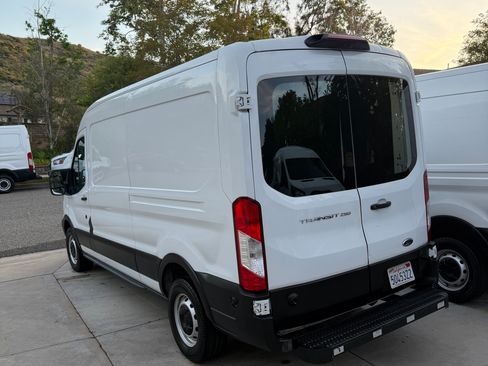 Used 2019 Ford Transit 250 148 Medium Roof image 17