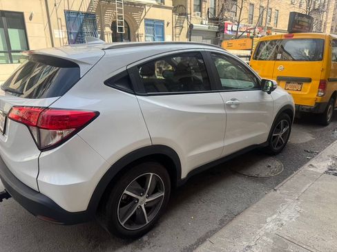 Used 2021 Honda HR-V EX image 2