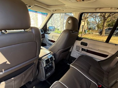 Used 2010 Land Rover Range Rover HSE image 21