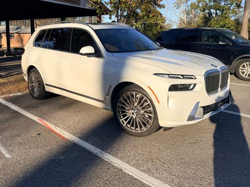Used 2025 BMW X7 xDrive40i image 2