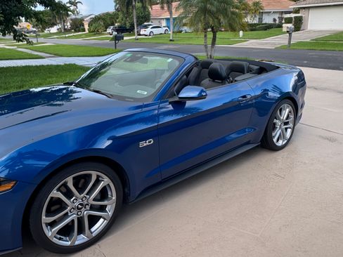 Used 2022 Ford Mustang GT Premium w/ Equipment Group 401A RWD image 1