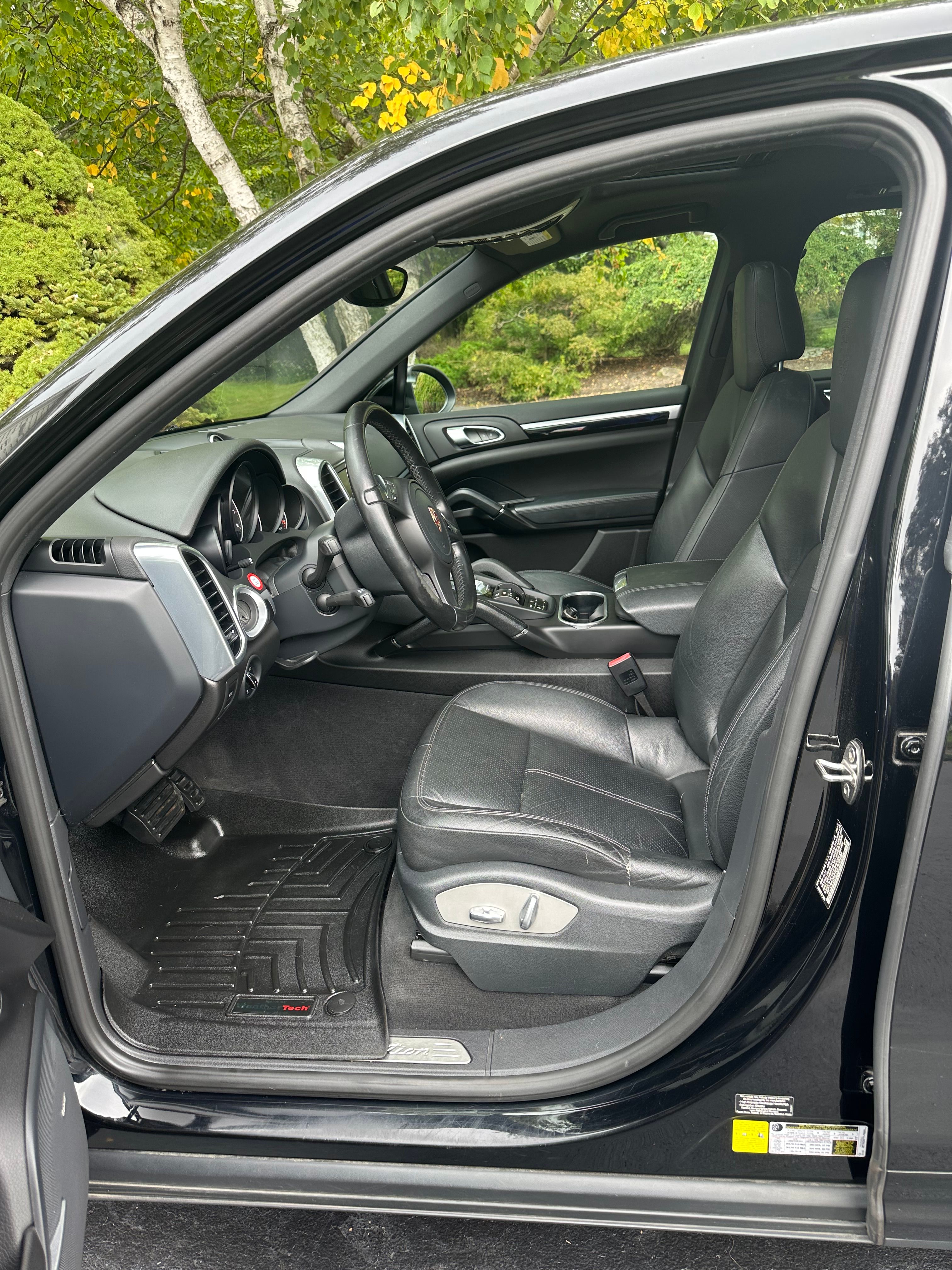 Used 2014 Porsche Cayenne Platinum Edition AWD/4WD image 9