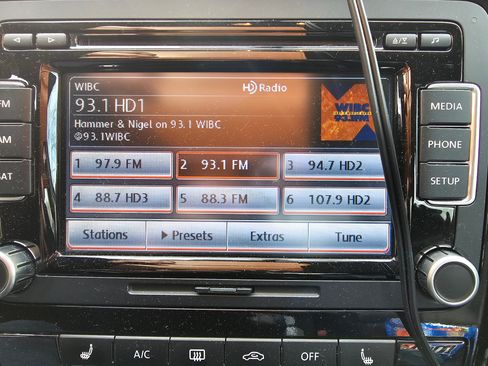 Used 2015 Volkswagen Passat TDI SE image 8