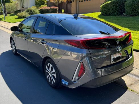 Used 2021 Toyota Prius Prime Limited image 5