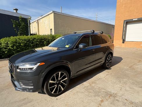 Used 2021 Volvo XC90 T6 Momentum AWD/4WD image 2