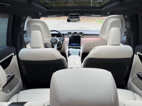 Used 2024 Mercedes-Benz GLC 300 4MATIC image 16