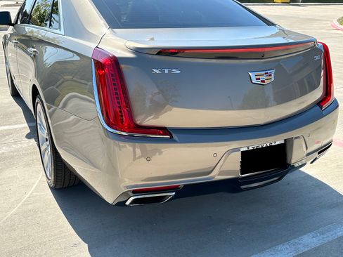 Used 2018 Cadillac XTS Premium Luxury image 9