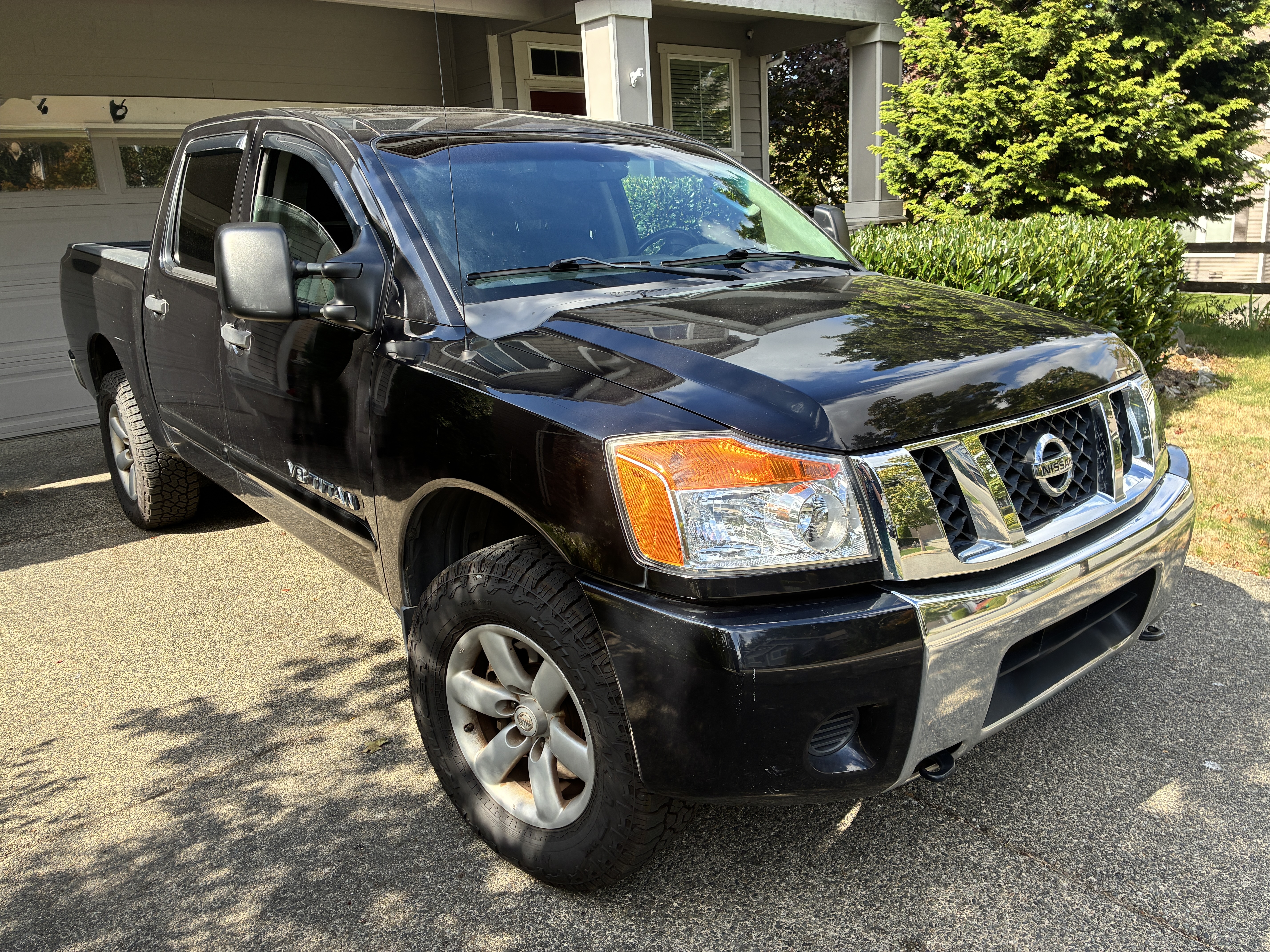 Used 2008 Nissan Titan SE AWD/4WD image 2