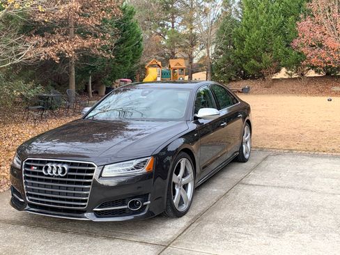 Used 2015 Audi S8 image 4