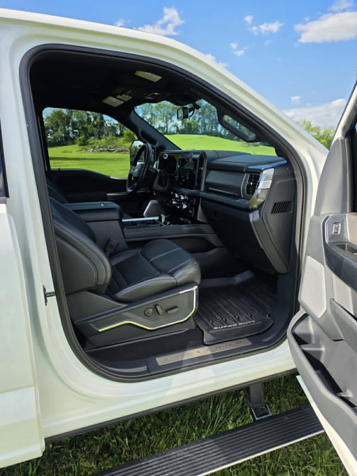 Used 2025 Ford F350 Platinum AWD/4WD image 10