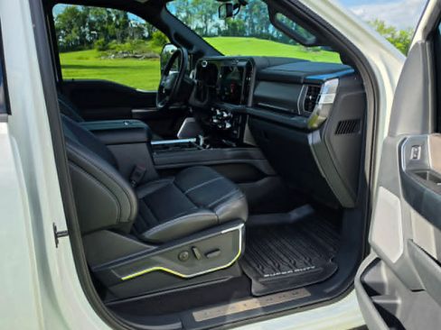Used 2025 Ford F350 Platinum AWD/4WD image 10