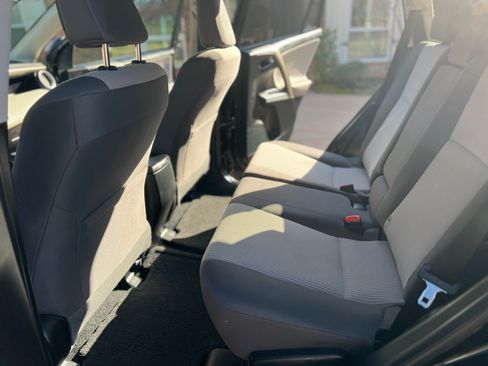 Used 2014 Toyota RAV4 LE image 17