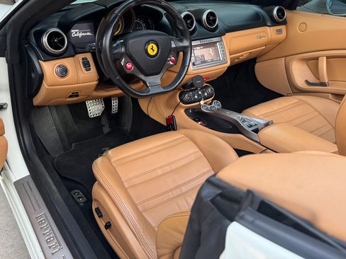 Used 2011 Ferrari California image 27