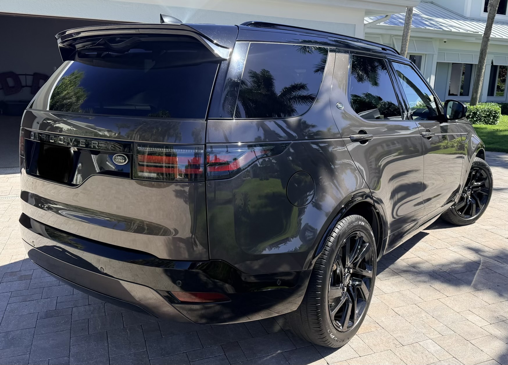 Used 2022 Land Rover Discovery S R-Dynamic AWD/4WD image 6