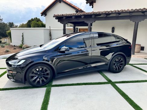 Used 2023 Tesla Model X image 2