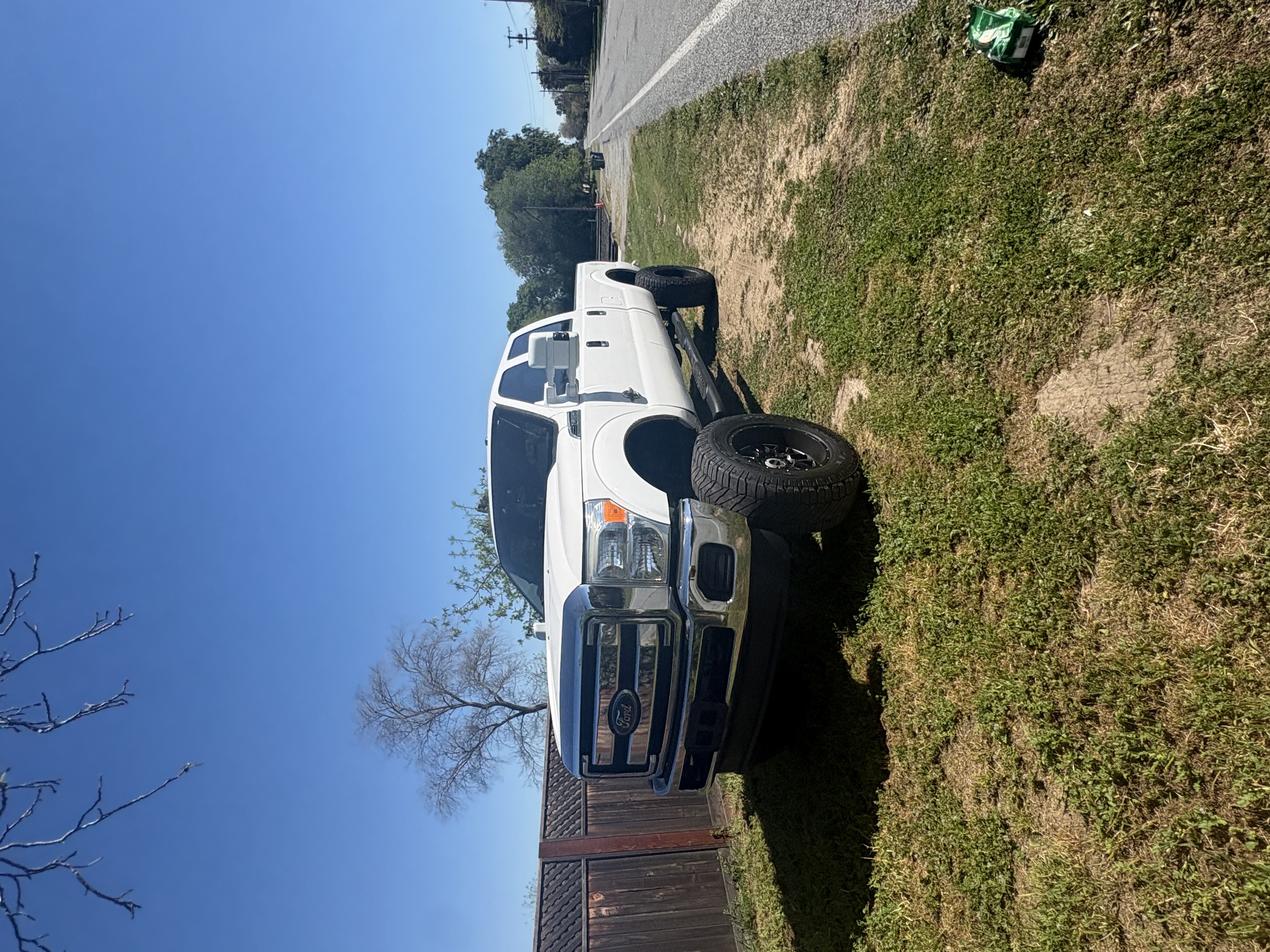 Used 2016 Ford F250 XLT AWD/4WD image 2