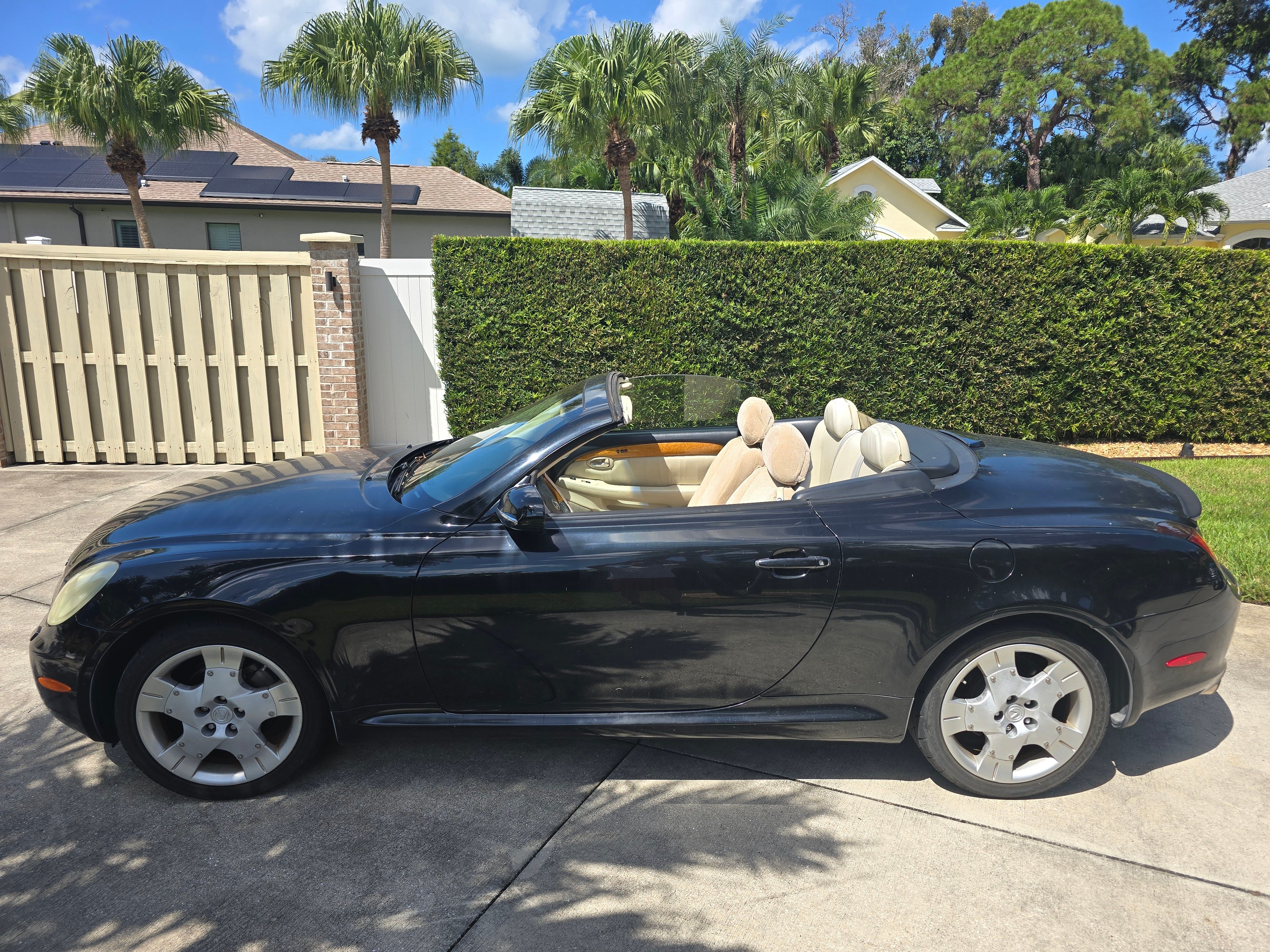 Used 2004 Lexus SC 430 Convertible RWD image 2