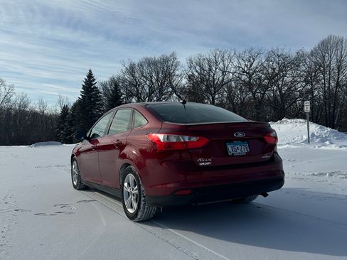 Used 2014 Ford Focus SE w/ SE Winter Package image 4