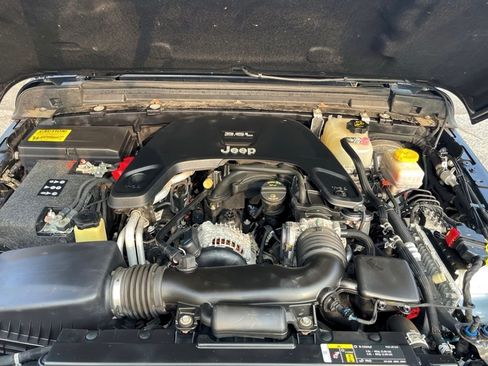 Used 2018 Jeep Wrangler Unlimited Rubicon image 14