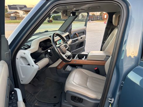 Used 2020 Land Rover Defender 110 HSE image 24