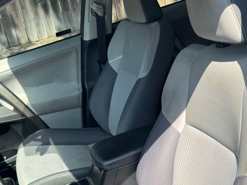 Used 2013 Toyota RAV4 XLE AWD/4WD image 9
