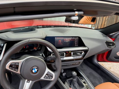 Used 2025 BMW Z4 M40i w/ Edition image 10