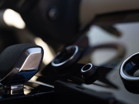 Used 2023 Land Rover Range Rover Velar R-Dynamic S image 11