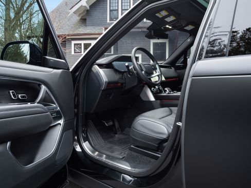 Used 2023 Land Rover Range Rover SE image 25