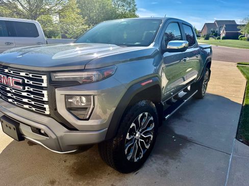 Used 2025 GMC Canyon Denali AWD/4WD image 2