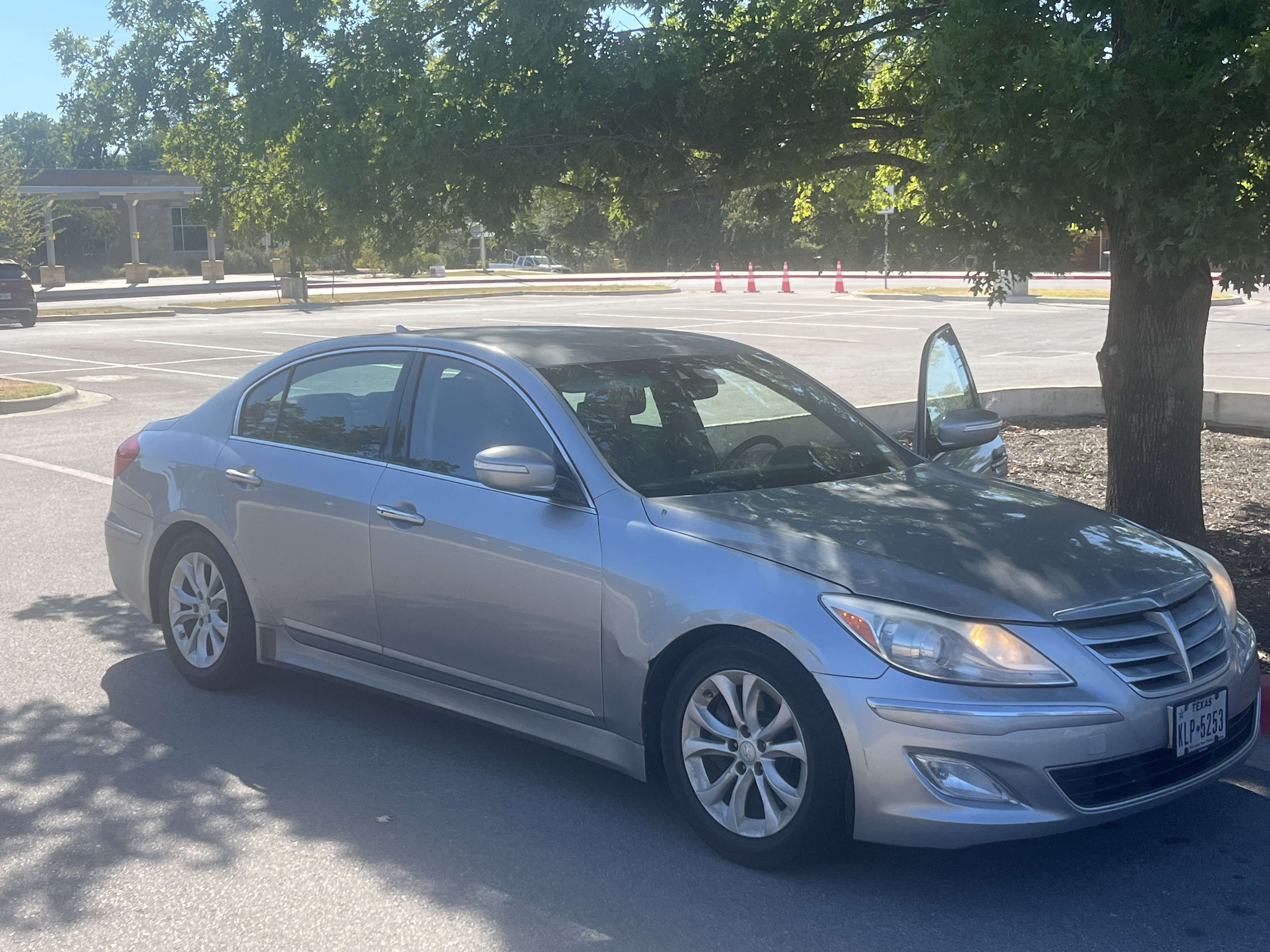 Used 2013 Hyundai Genesis 3.8 RWD image 8