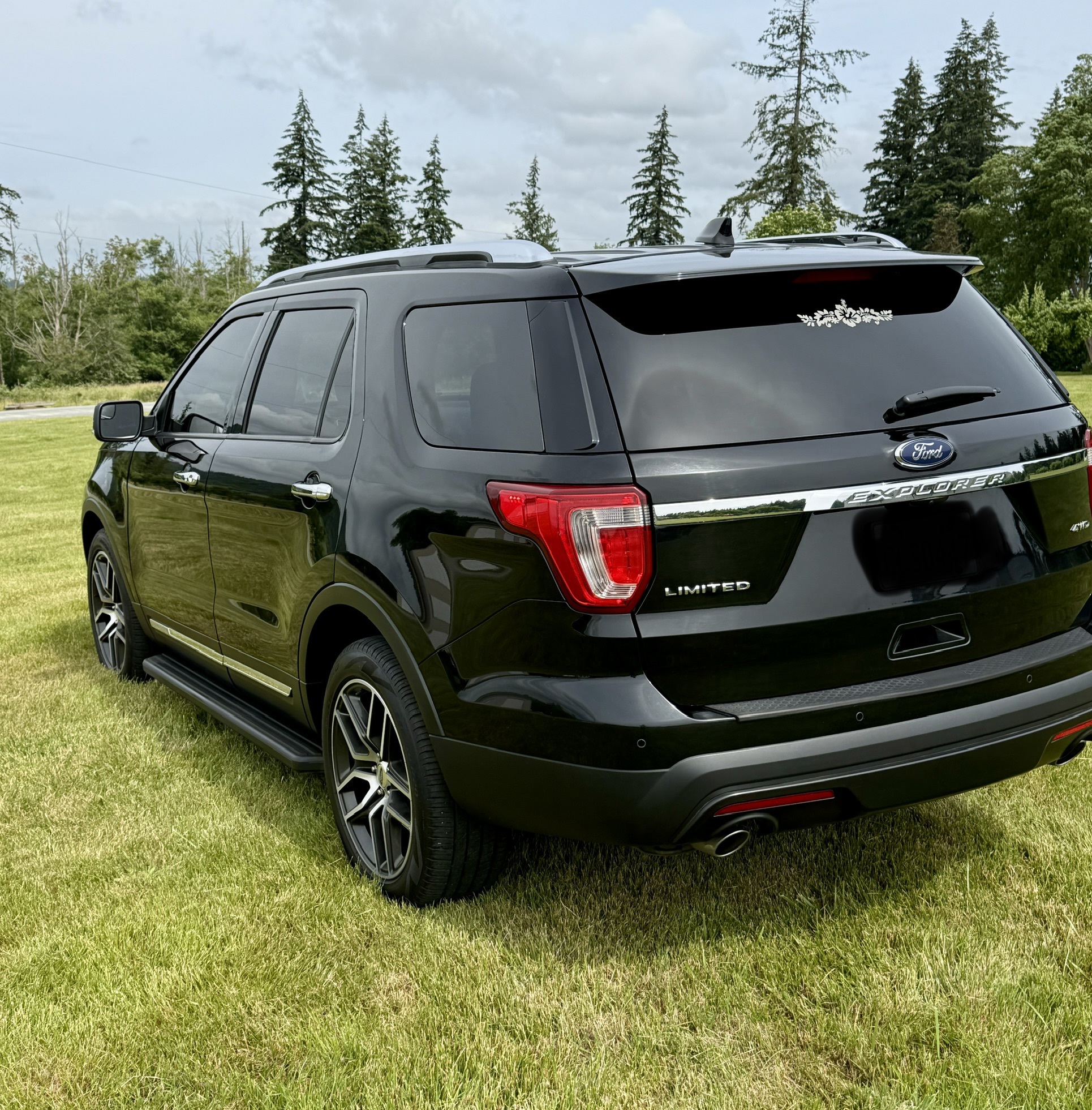 Used 2017 Ford Explorer Limited AWD/4WD image 2