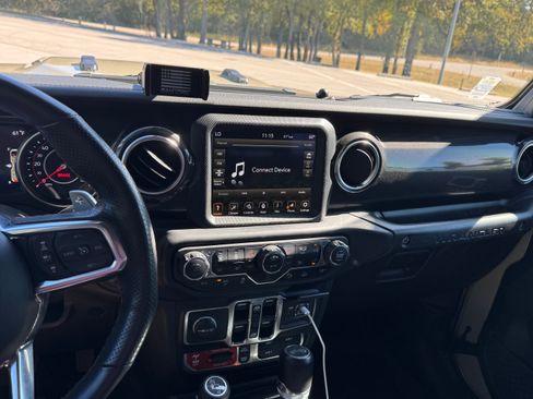 Used 2022 Jeep Wrangler Unlimited Rubicon w/ Trailer Tow Package image 9