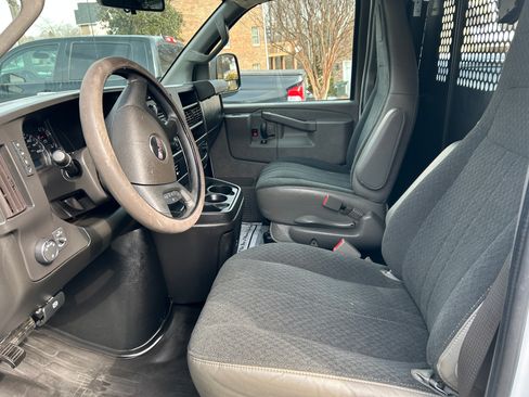 Used 2021 GMC Savana 2500 w/ Driver Convenience Package image 12