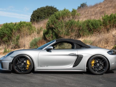 Used 2021 Porsche 718 Boxster Spyder RWD image 4