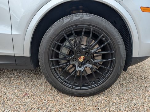 Used 2019 Porsche Cayenne S image 10