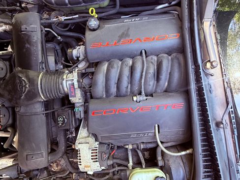 Used 2004 Chevrolet Corvette Convertible w/ Preferred Equipment Group image 12