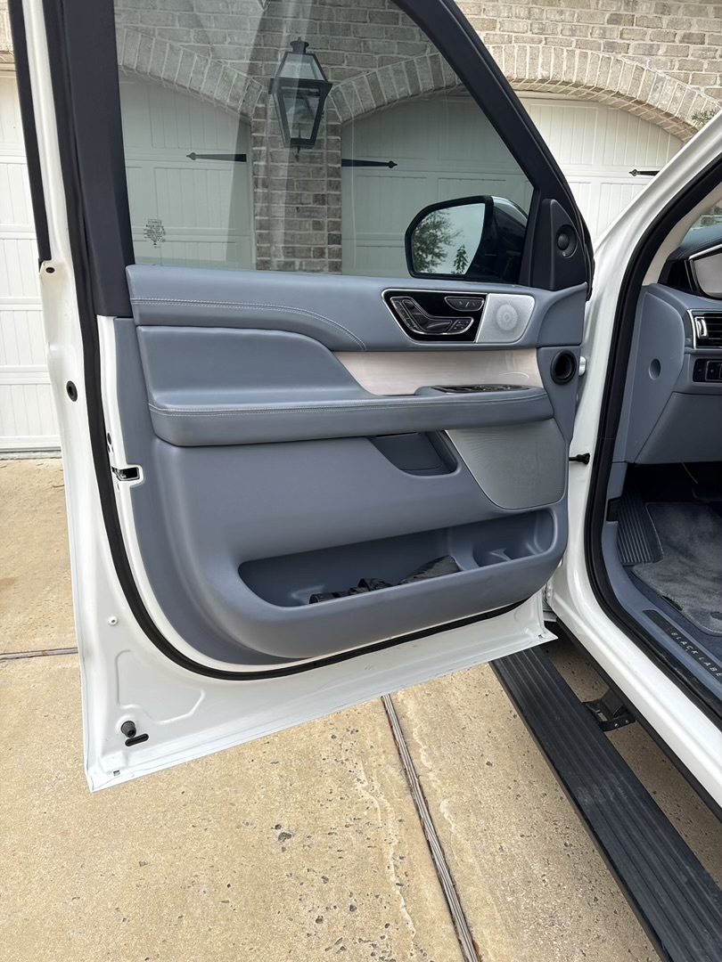 Used 2023 Lincoln Navigator Black Label AWD/4WD image 12