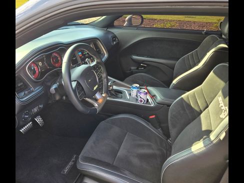 Used 2022 Dodge Challenger SRT Hellcat w/ Plus Package image 11