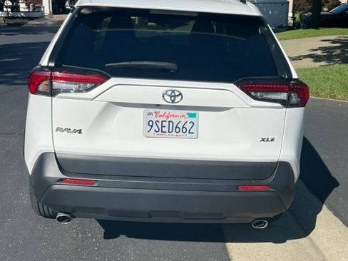 Used 2022 Toyota RAV4 XLE image 4