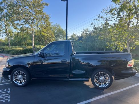 Used 2002 Ford F150 Lightning RWD image 1