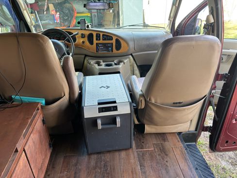 Used 2004 Ford E-250 and Econoline 250 RWD image 8