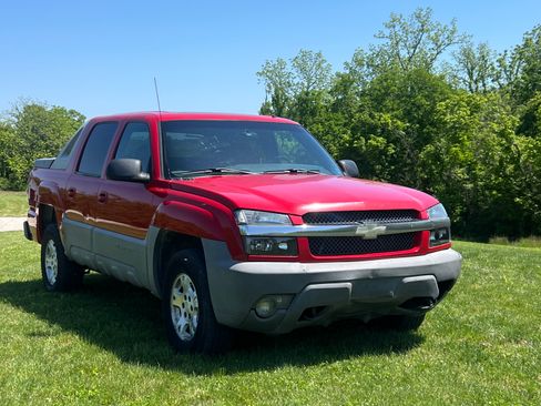 Used 2002 Chevrolet Avalanche 4x4 w/ Off-Road Suspension Pkg image 2