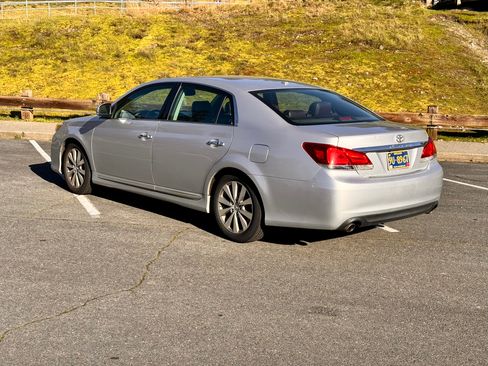 Used 2011 Toyota Avalon Limited image 5