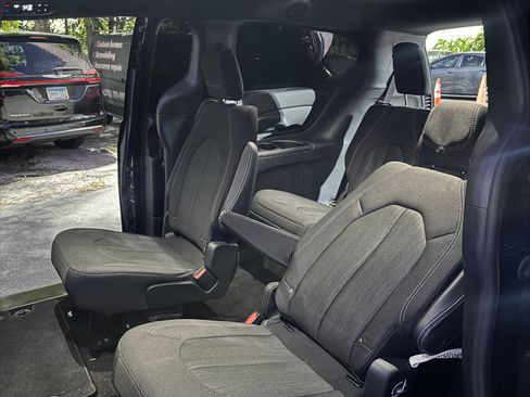 Used 2018 Chrysler Pacifica Touring Plus image 13