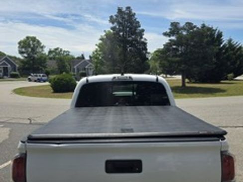 Used 2022 Toyota Tacoma TRD Sport w/ Technology Package AWD/4WD image 8