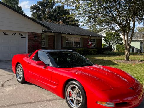 Used 2004 Chevrolet Corvette Coupe w/ Preferred Equipment Group image 1