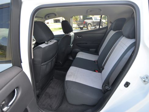 Used 2015 Nissan Leaf SV image 13