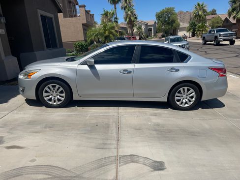 Used 2015 Nissan Altima 2.5 S w/ Power Driver Seat Package FWD image 4