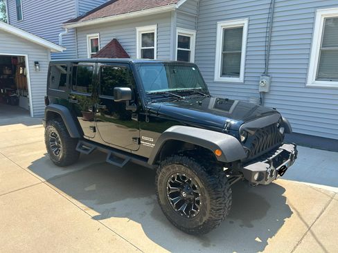 Used 2017 Jeep Wrangler Unlimited Sport w/ Quick Order Package 24S AWD/4WD image 4