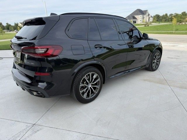 Used 2022 BMW X5 xDrive40i w/ M Sport Package AWD/4WD image 16
